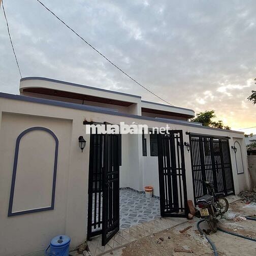 Bán nhà mới hoàn thiện . Trả trước 400tr , sau nhà Thờ Tân Triều