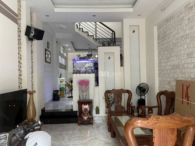 NHÀ Đường xe hơi phạm hùng đt: 4m x 18m, trệt, 2 lầu st 