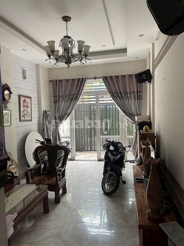 NHÀ Đường xe hơi phạm hùng đt: 4m x 18m, trệt, 2 lầu st 