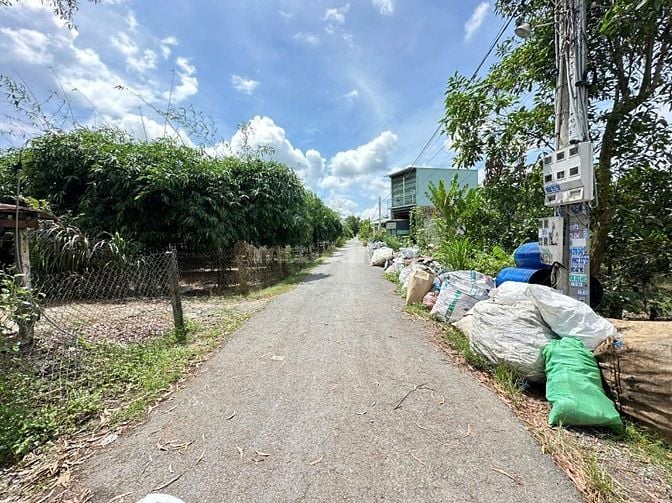 2TỶ400 TRIỆU , ĐẤT 15X47 MẶT TIỀN 18M ,NGAY CỔNG CHÍNHKCN PHƯỚC ĐÔNG 