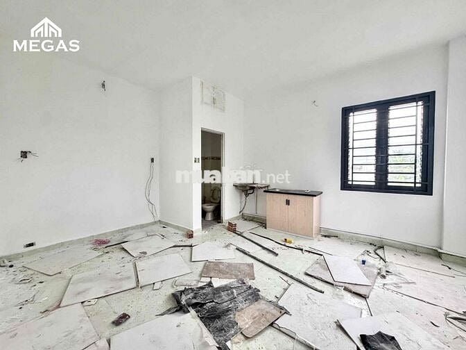 Studio Ban Công Diện Tích Rộng Gần Cầu Vượt Ngã 4 Ga
