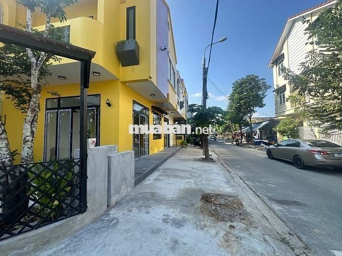 CHÍNH CHỦ CHO THUÊ GÓC 2 MẶT TIỀN ĐƯỜNG DƯƠNG VĂN NGA