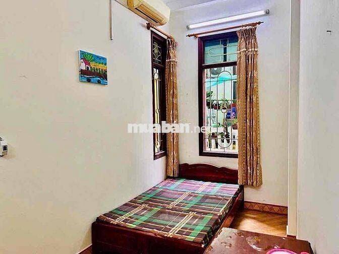 Ô tô đỗ cửa, nhà Lê Văn Lương - Nhân Hoà, lô góc, dòng tiền tốt