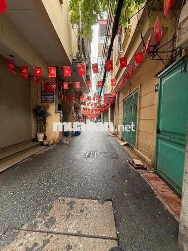 Ô tô đỗ cửa, nhà Lê Văn Lương - Nhân Hoà, lô góc, dòng tiền tốt