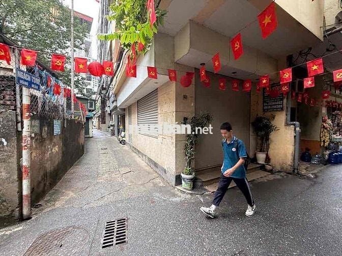 Ô tô đỗ cửa, nhà Lê Văn Lương - Nhân Hoà, lô góc, dòng tiền tốt