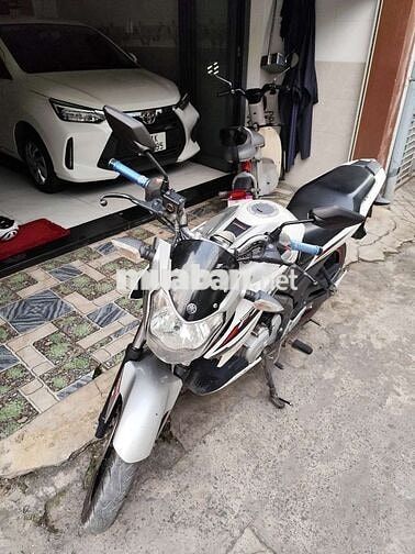 Xe Yamaha FZ150i đời 2014 màu trắng.