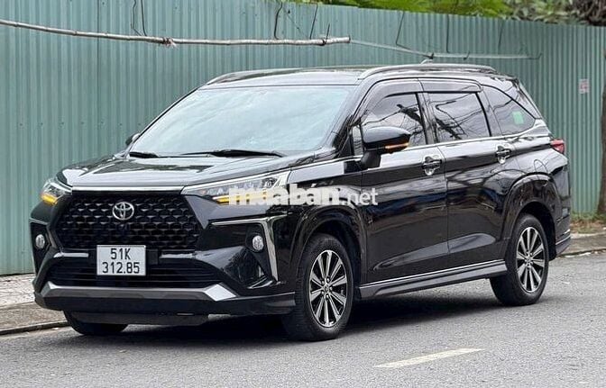 Toyota Veloz Cross Đen 7 chỗ