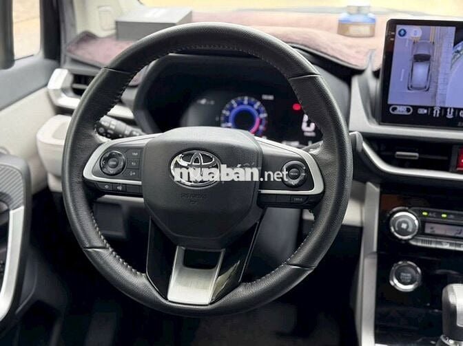 Toyota Veloz Cross Đen 7 chỗ