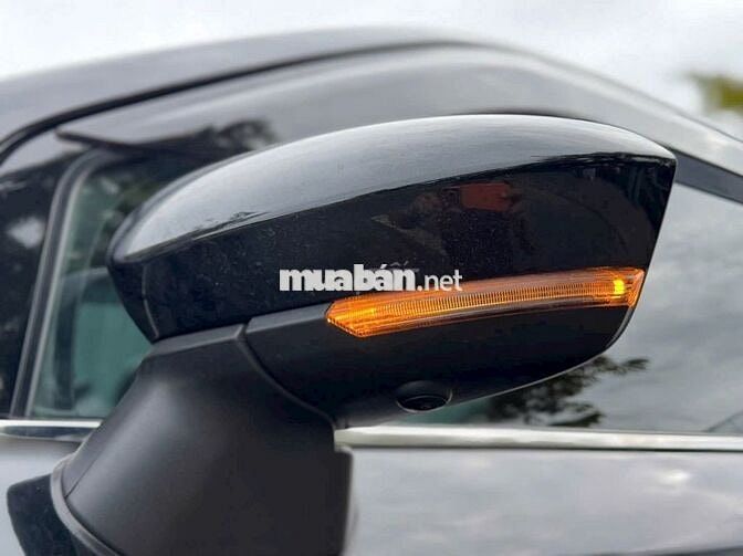 Toyota Veloz Cross Đen 7 chỗ