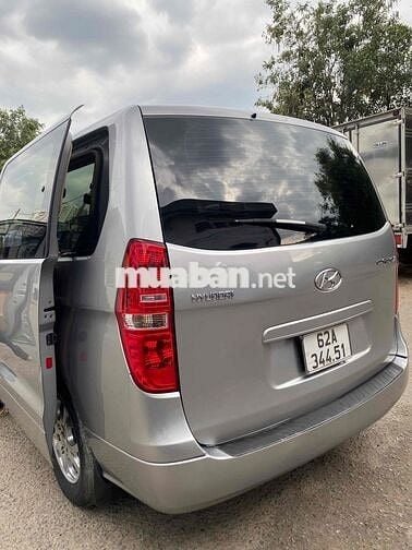 Hyundai Grand Starex 2013- 177000 km  9 chỗ dầu