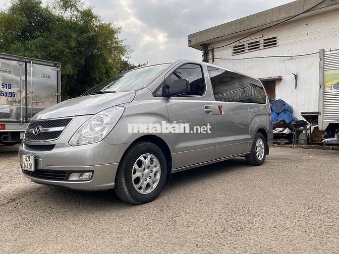 Hyundai Grand Starex 2013- 177000 km  9 chỗ dầu