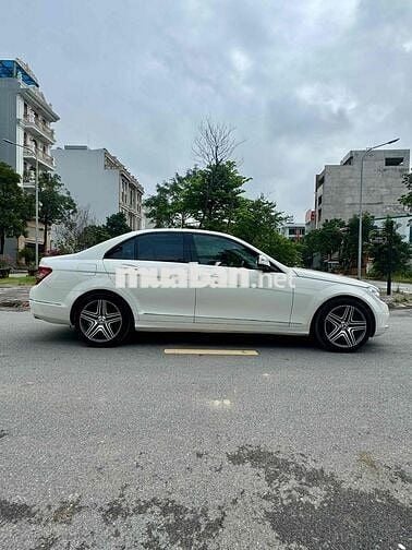 Mercedes-Benz C300Trắng Tự động