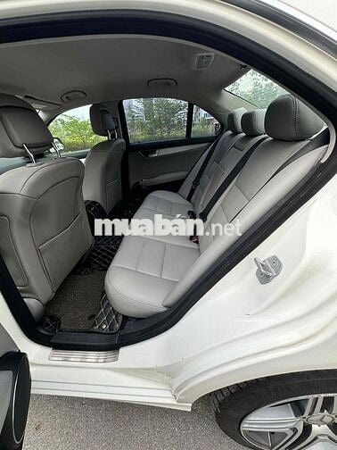 Mercedes-Benz C300Trắng Tự động