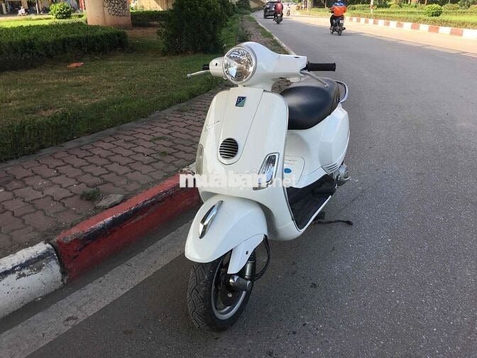 xe vespa piaggio màu trắng
