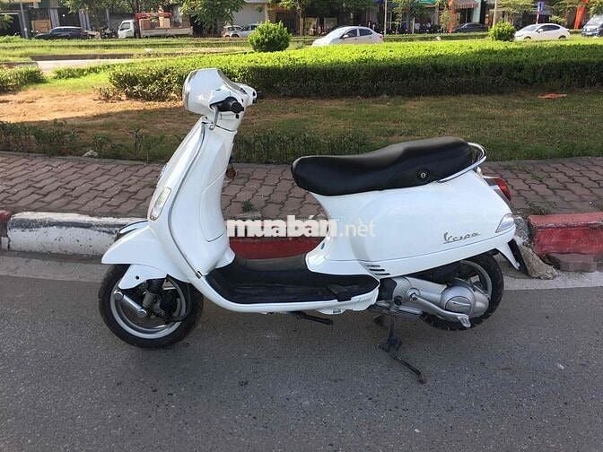 xe vespa piaggio màu trắng