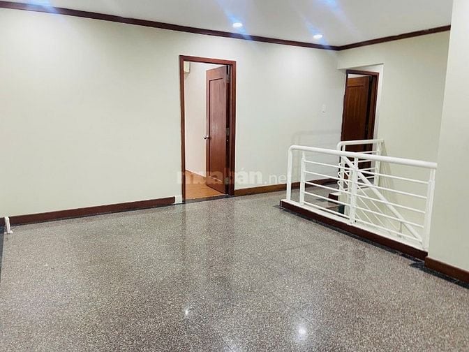 Cho thuê căn duplex Giai Việt 6PN, giá 22triệu, nhà đẹp full nội thất
