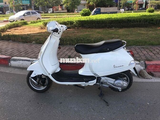 xe vespa piaggio màu trắng