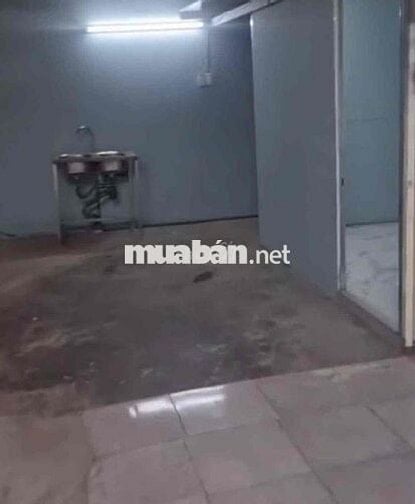 Cần cho thuê gấp kho ở Huỳnh Tấn Phát diện tích 800m2 có điện 3 pha