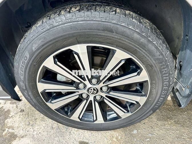 Toyota Avanza Premio 2023 1.5AT,số tự động,màu xám