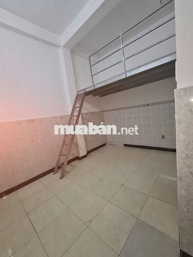 dầu tháng còn 1 phòng *** có gác bên canh đại học kinh tế