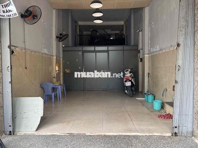 cho thuê mặt bằng kinh doanh, vỉa hè rộng rãi, lối đi riêng