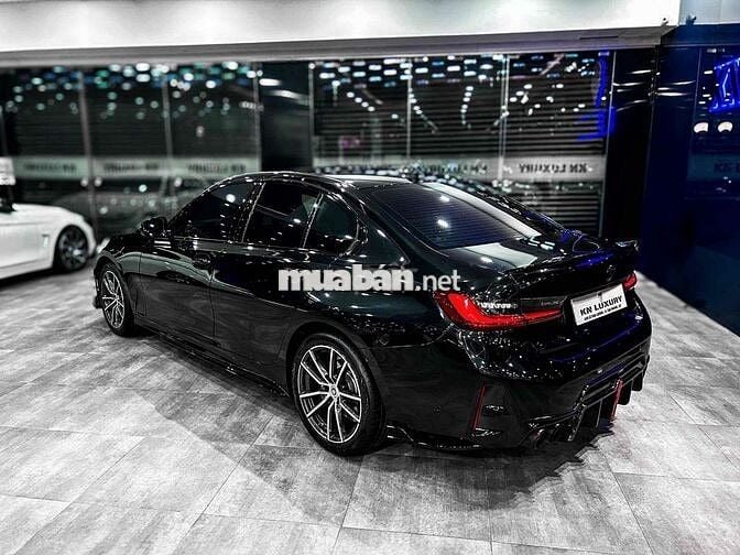 BMW 3 Series 2023 320i M Sport - 42000 km