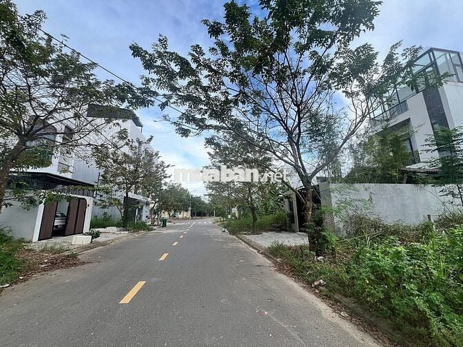 Lô góc 2mt đường 7.5m giá rẻ sập hầm