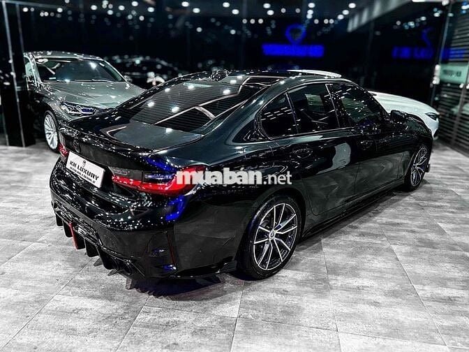 BMW 3 Series 2023 320i M Sport - 42000 km