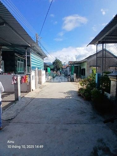 BÁN ĐẤT TẶNG NHÀ CẤP 4 THUỘC KHU KINH TẾ VÂN PHONG - CÁCH BIỂN 200M