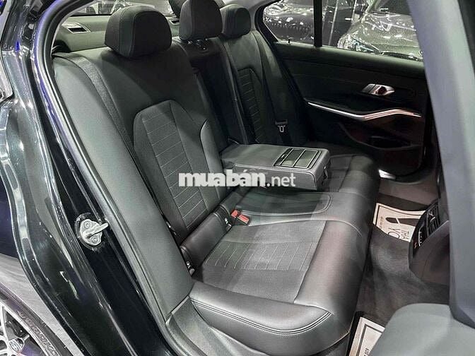 BMW 3 Series 2023 320i M Sport - 42000 km