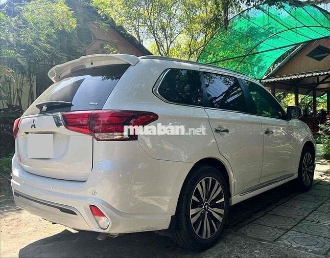 XE HIẾM OUTLANDER PRE 2.0L trắng đẹp- cần bán ngay