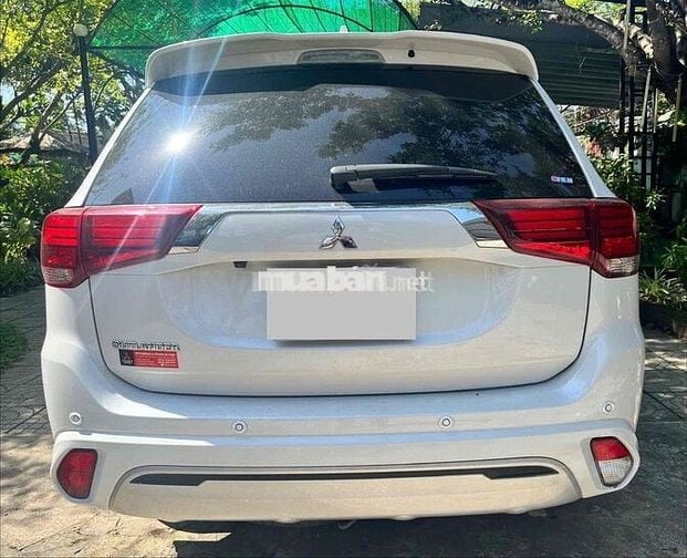 XE HIẾM OUTLANDER PRE 2.0L trắng đẹp- cần bán ngay