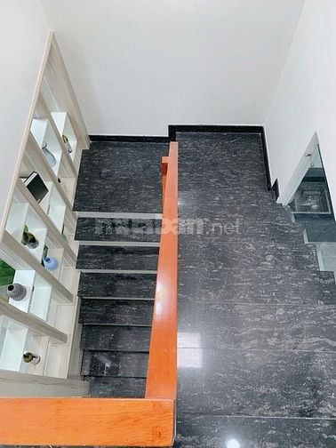 Bán gấp nhà 2 tầng 4m x 15m. Hẻm 5m ô tô vào nhà Nguyễn Văn Qúa.5 TỶ 3