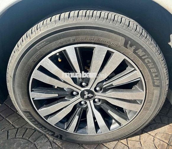 XE HIẾM OUTLANDER PRE 2.0L trắng đẹp- cần bán ngay