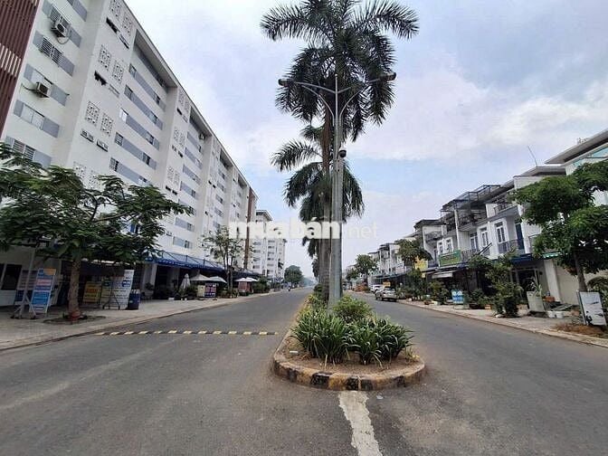 Nhà giáp q12, SHR, KDC  có hồ bơi, trường học đầy đủ như hình 375tr