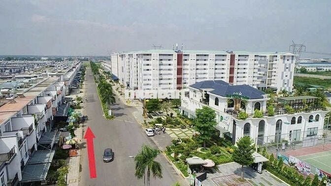 Nhà giáp q12, SHR, KDC  có hồ bơi, trường học đầy đủ như hình 375tr