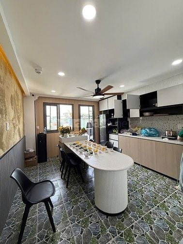 Bán CHDV ĐH Văn Lang - Nguyễn Thái Sơn, Gò Vấp: 4( NH: 5,5m) x 15,3m.