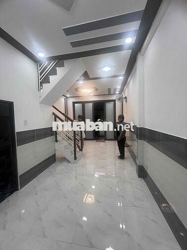 nhà 2căn 1 sổ hẻm 4m đúc lửng 2 pn 2 tolet. 1 phòng thờ