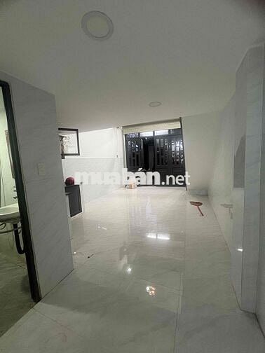 nhà 2căn 1 sổ hẻm 4m đúc lửng 2 pn 2 tolet. 1 phòng thờ