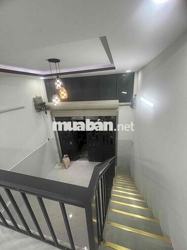 nhà 2căn 1 sổ hẻm 4m đúc lửng 2 pn 2 tolet. 1 phòng thờ