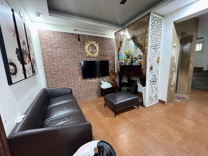 Bán Nhà Lô Góc Hoàng Quốc Việt - Mặt Tiền 8.5m - 7 Tầng Thang Máy 