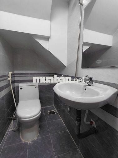 NHÀ _2 tầng_2pn_2wc_ Lạc,Long Quân _Q.Tân Bình.