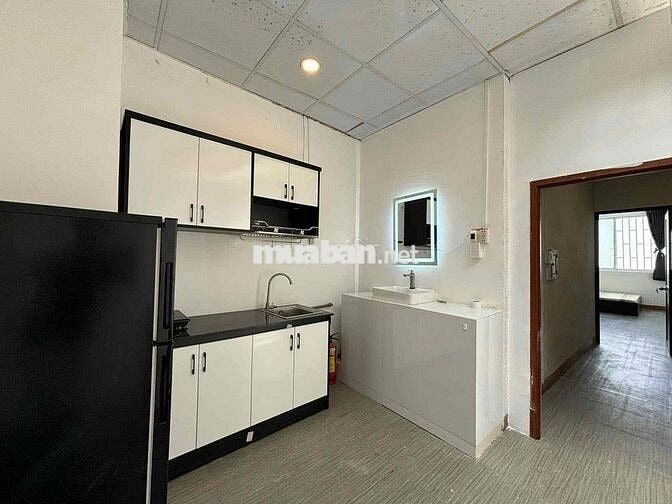 Cho thuê căn hộ 2PN - 1WC (70m2)full cửa sổ thoáng đủ nội thất CMT8 Q3