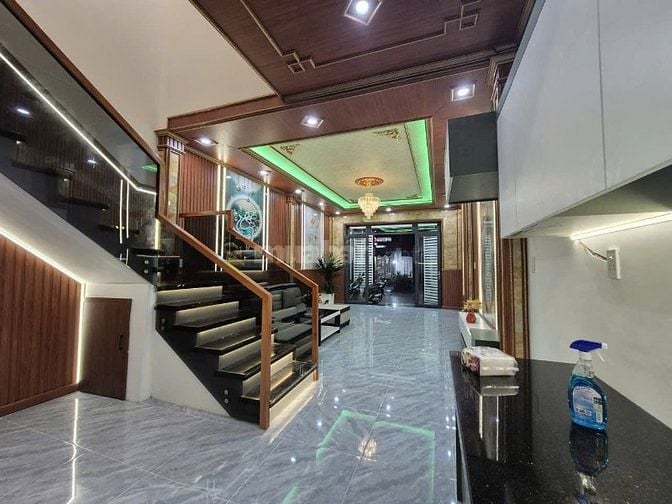 Bán nhà mới hoàn thiện - Chính chủ bán - đg nhựa 12m 