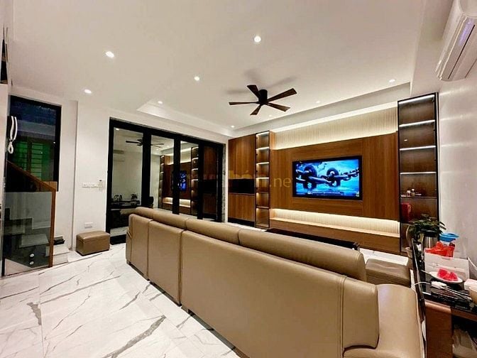 Bán nhà Triệu Việt Vương, 6 tầng, thang máy, ngõ nông, sát phố