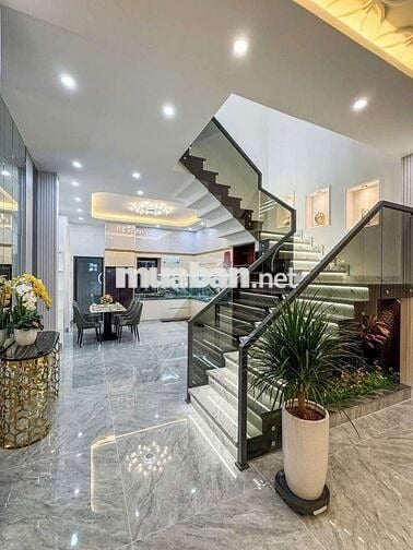 NHÀ 2 LẦU NỘI THẤT CAO CẤP - KDC HỒNG LOAN