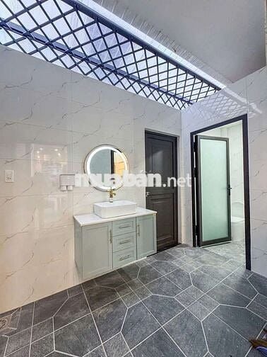 NHÀ 2 LẦU NỘI THẤT CAO CẤP - KDC HỒNG LOAN