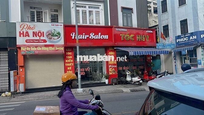 Mặt bằng kinh doanh đường lớn đông dân qua lại