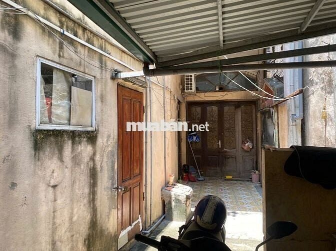 Nhà 3 tầng, Dt đất 103m2, Phố Đại La phù hợp hộ gia đình, làm kho hàng