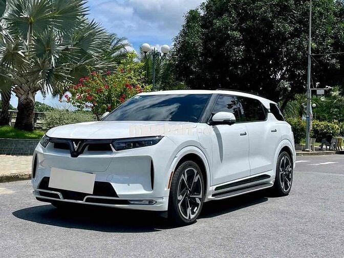 Vinfast VF9 Plus 2024 Trắng